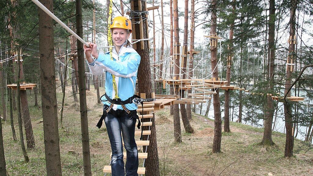 Der Hochseilgarten beim Waldbad in Anif.