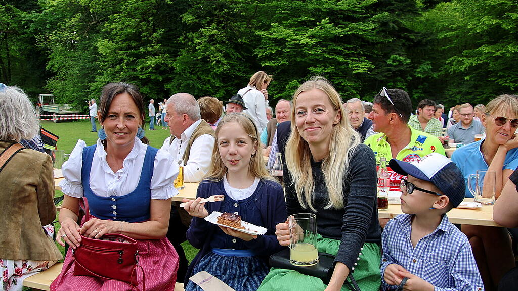 Maibaumaufstellen in St. Jakob am Thurn