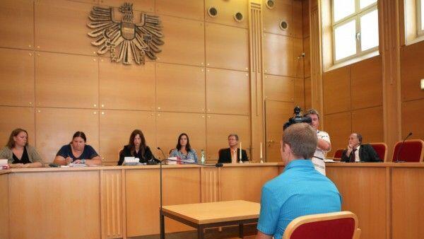 Von einer weiteren Körperverletzung wurde der 19-Jährige freigesprochen.