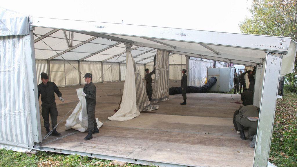 Neue Flüchtlingszelte in Salzburg aufgebaut