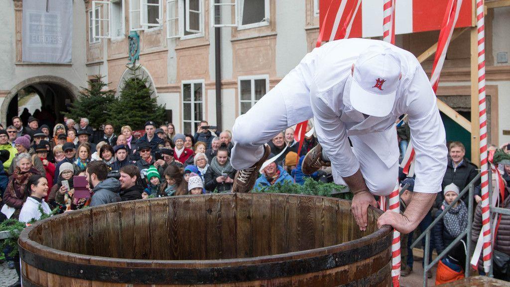 Traditioneller Metzgersprung in Salzburg