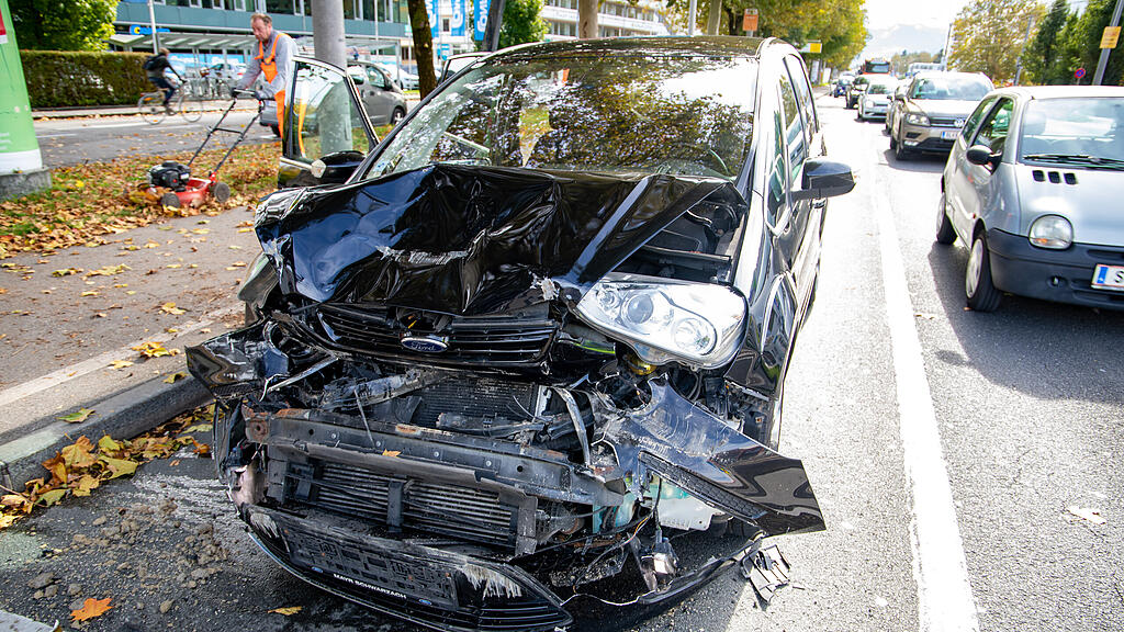 Verkehrsunfall in Alpenstraße sorgt für Stau