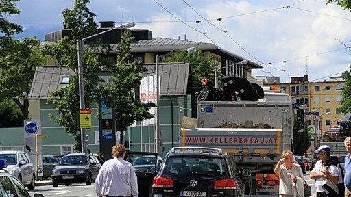 Radfahrerin von Lkw überrollt