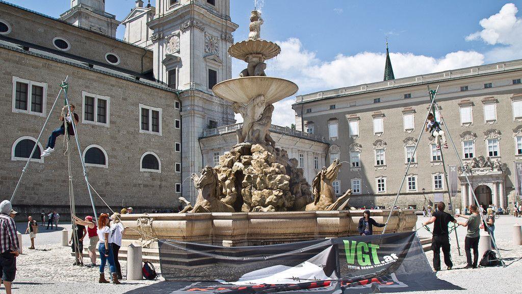 VGT protestiert am Residenzplatz gegen Gatterjagd