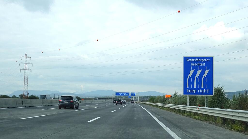 Nach Langsamfahrern nerven Linksfahrer die Salzburger Autofahrer am meisten.