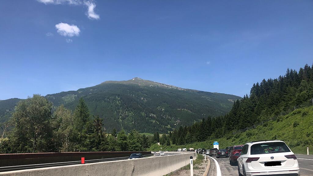 A10: Stau vor Mautstelle St. Michael im Lungau