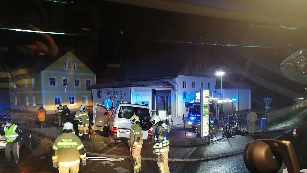 Feuerwehr Lamprechtshausen rückt aus