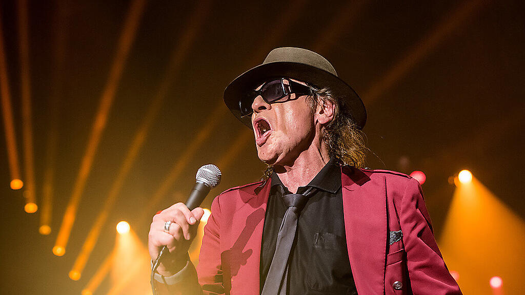 Der 73-Jährige füllt mit einer Rockrevue die Hallen