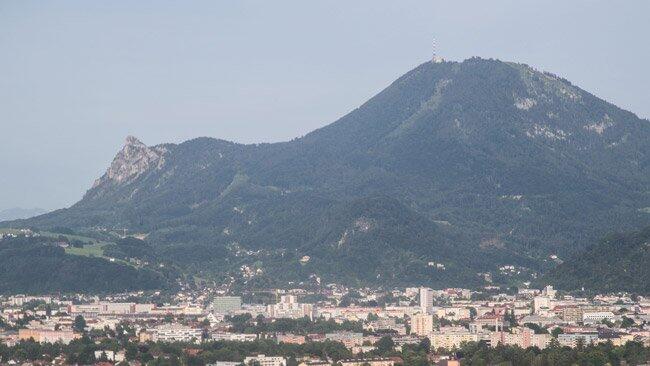 Am Nockstein (li.) verirrte sich ein Mann bei einem Betriebsausflug. (Re. Gaisberg)