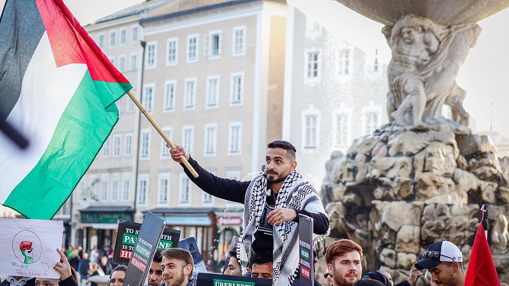 Demo in Salzburg f\u00fcr Bewohner von Gaza