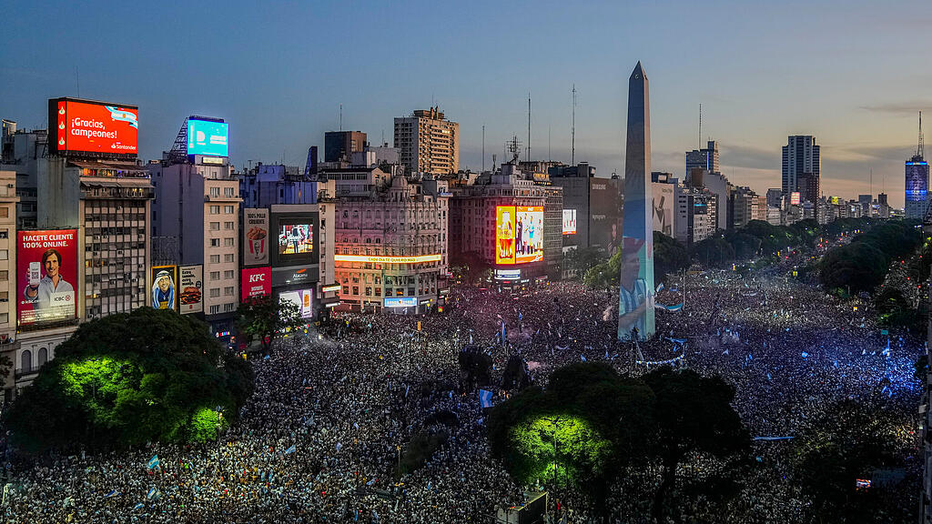 Argentinien ist Fu\u00dfball-Weltmeister: Party in Buenos Aires