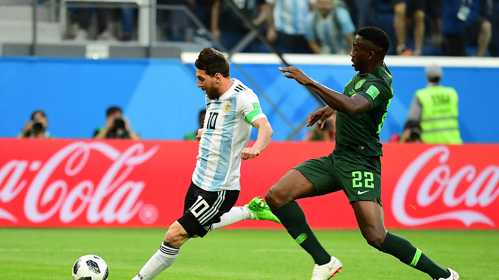 Argentinien gewinnt gegen Nigeria und zieht ins WM-Achtelfinale ein.