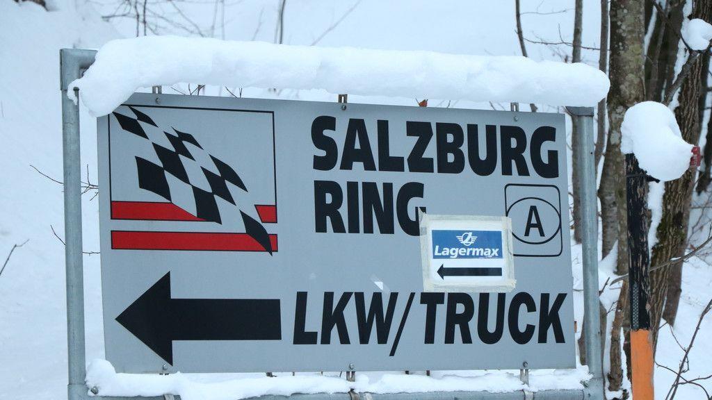 Autos stehen ohne Genehmigung am Salzburgring