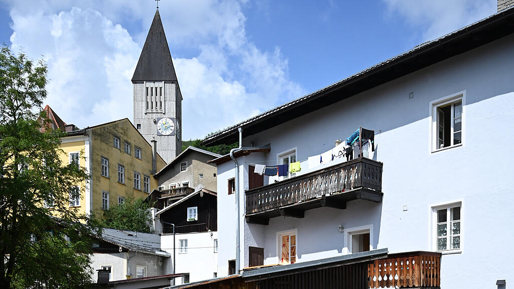 Aufr\u00e4umarbeiten Hallein