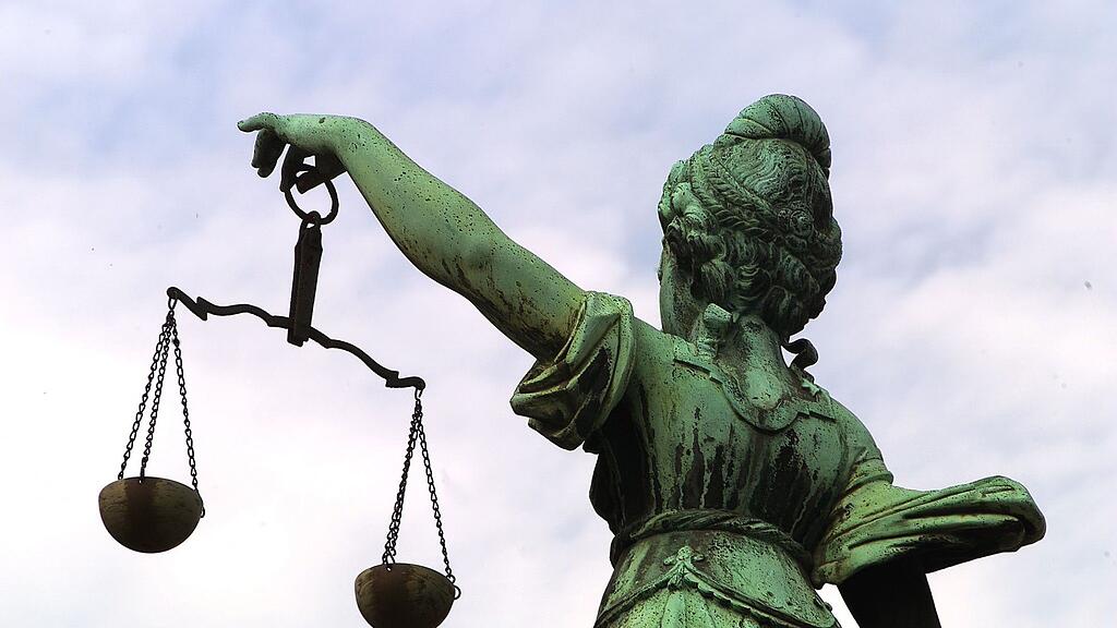 Der 66-Jährige war nach dem Zweiten Weltkrieg fälschlicherweise als Vollwaise geführt und in Kinderheimen in Oberösterreich misshandelt und missbraucht worden.