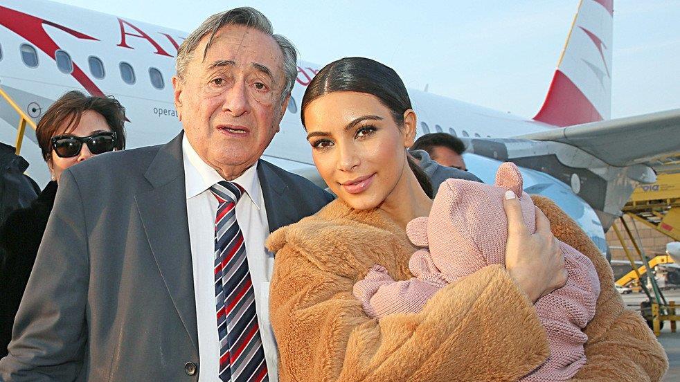 Kim Kardashian nach der Landung in Wien