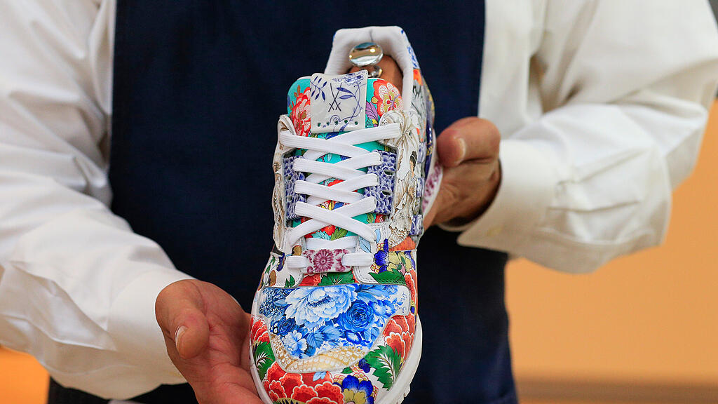 Porzellan-Sneaker von Adidas