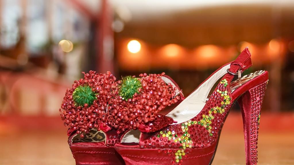 Burlesque Workshop mit TRONICAT LA MIEZ