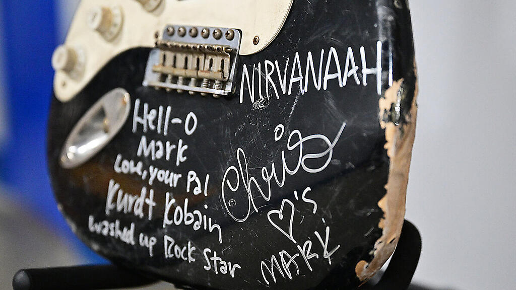 Kurt Cobains Gitarre brachte weit mehr ein als erwartet