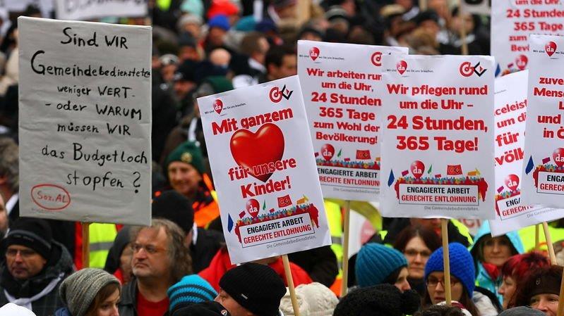 Salzburger demonstrieren in Wien