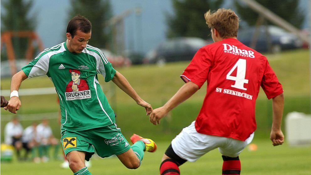 Wals-Grünau-Stürmer Ilija Ivic soll die Neumarkter Innenverteidiger beschäftigen.