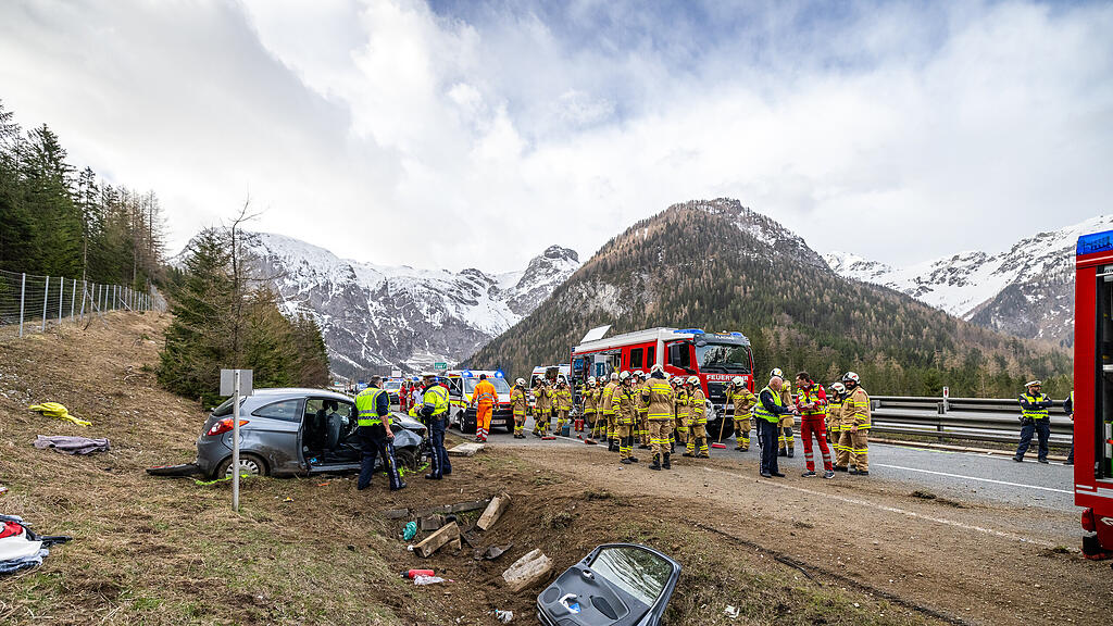 Unfall auf A10 beim Tauerntunnel II