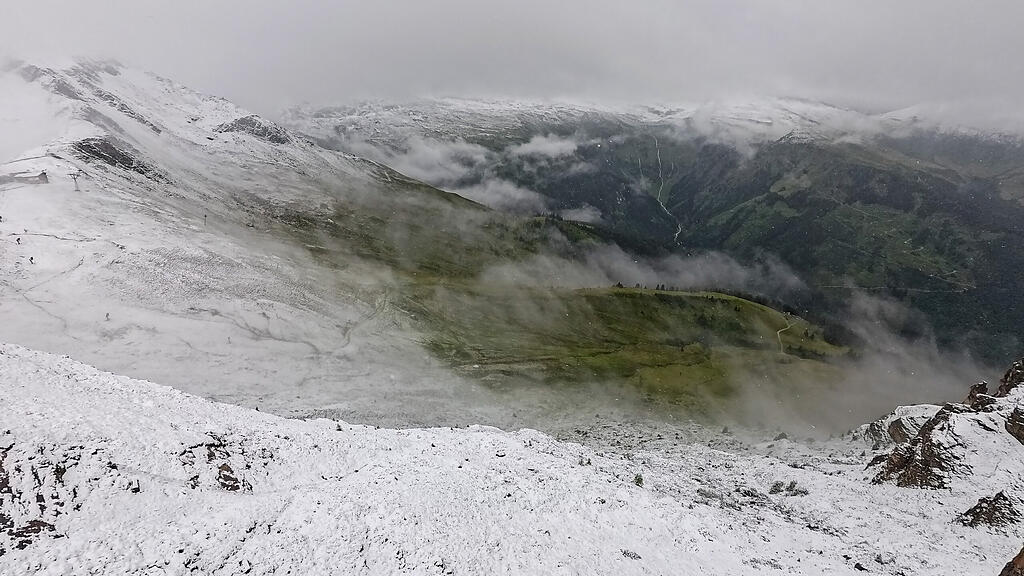 Schnee im Juli auf Salzburgs Bergen: Kaltfront sorgt für Wintereinbruch