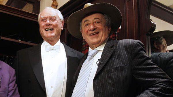 Larry Hagman, hier im Bild bei der Frack-Anprobe mit Richard Lugner.