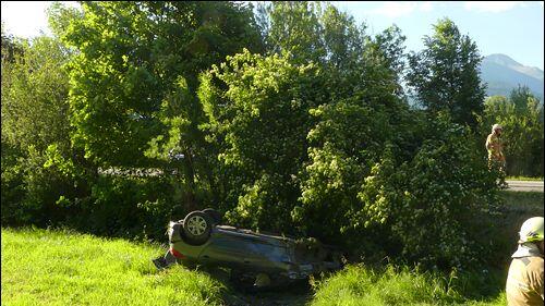 Ein Auto überschlug sich bei dem Unfall in Tamsweg.
