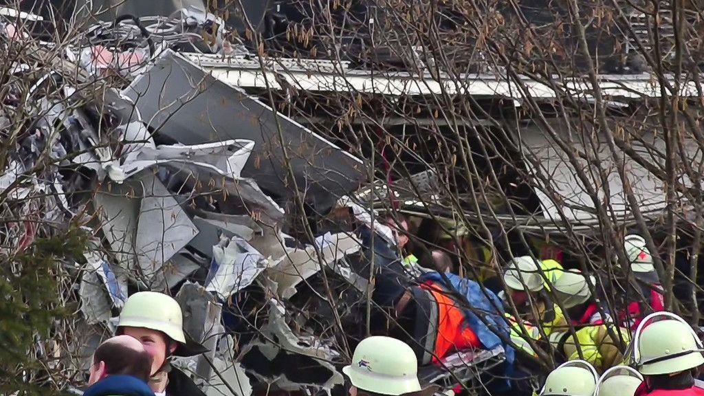 Zugunglück in Bad Aibling: Weitere Bilder der Unfallstelle
