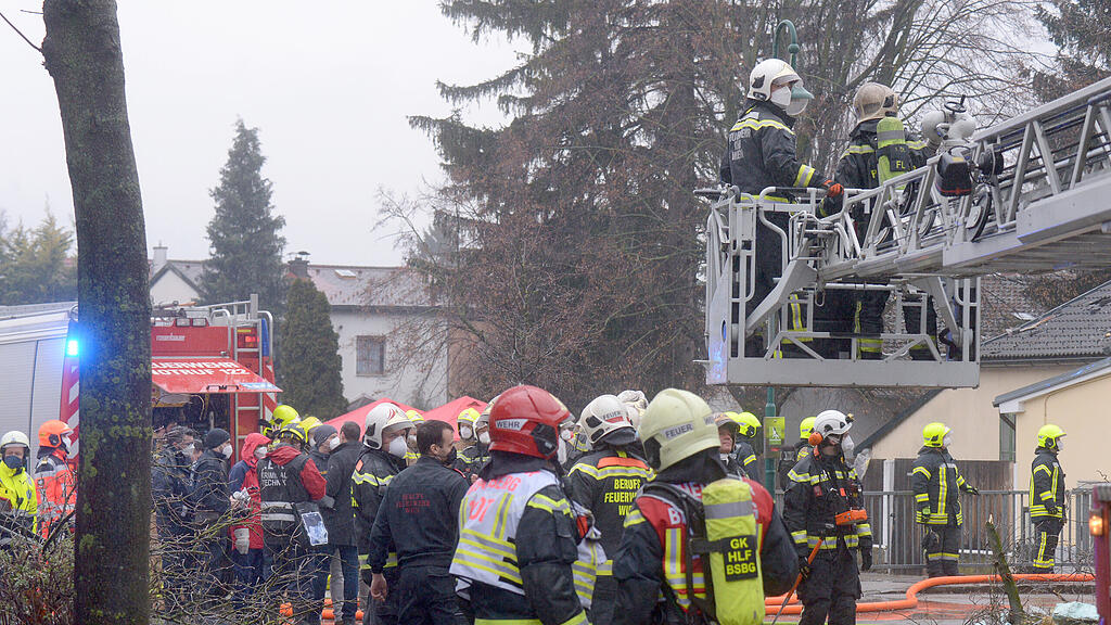 NIEDERÖSTERREICH EXPLOSION IN MEHRPARTEIENHAUS IN LANGENZERSDORF =(4).jpg