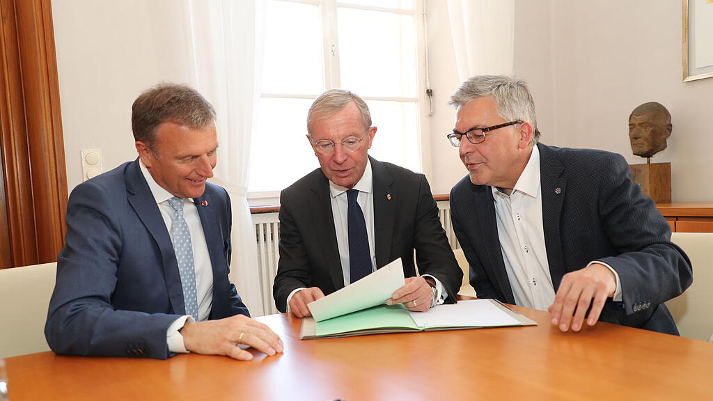 Landesdienstzentrum, Pläne, Politik