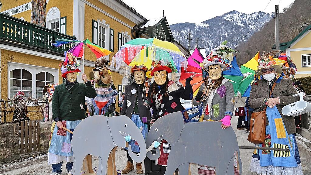 CORONA OBERÖSTERREICH - NARREN ZOGEN PRIVAT AM ROSENMONTAG DURCH EBENSEE =(8).jpg