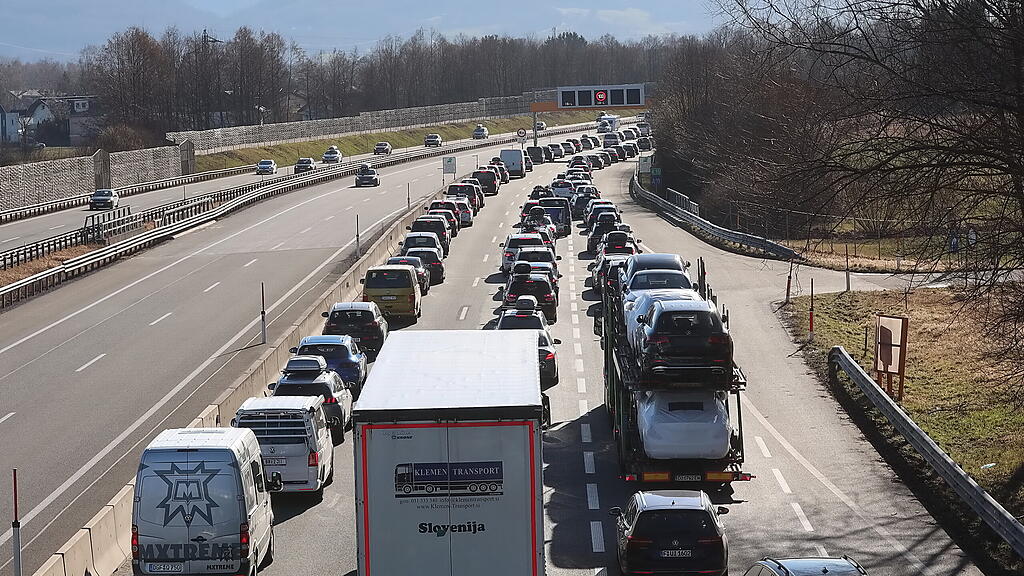 Stau Verkehr A10
