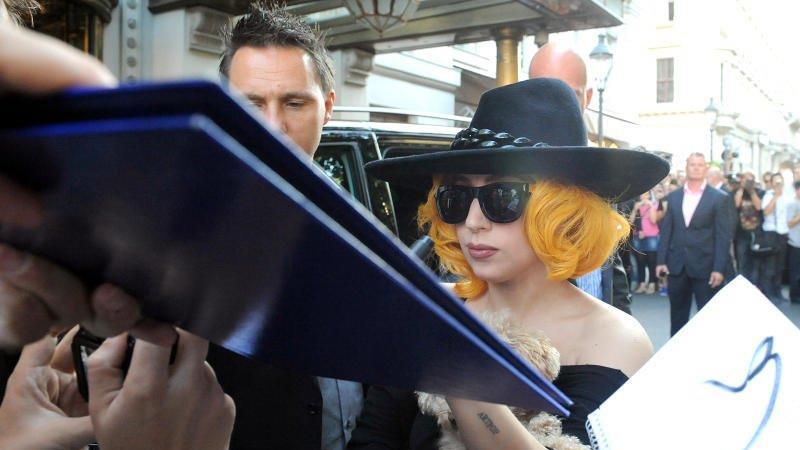 Lady Gaga und Hund: Ankunft in Wien