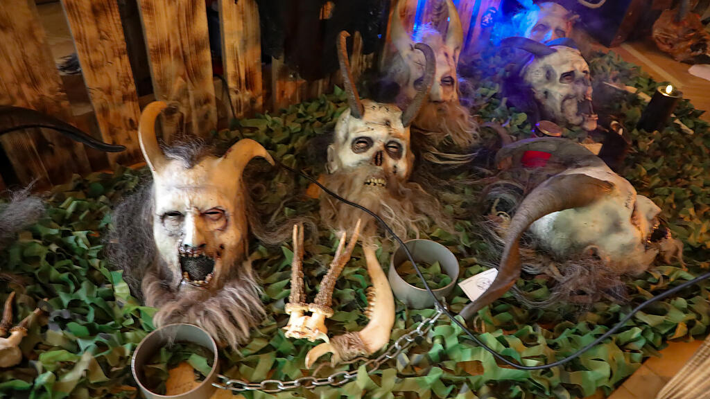 13. Maskenausstellung der Maxglaner Teufeln
