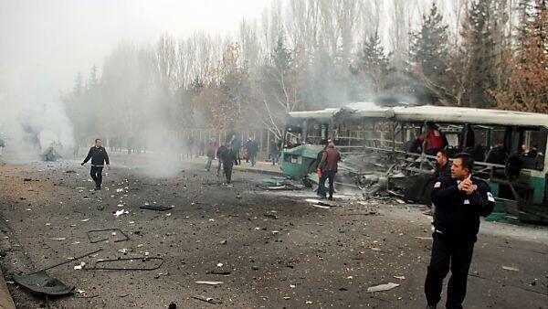 Eine Autobombe zerstörte den Bus