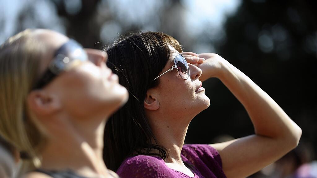 Sonnenstrahlen kurbeln die Vitamin-D-Produktion in der Haut gehörig an.