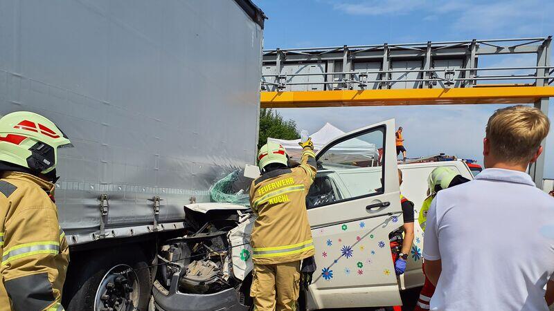 Crash Lkw und Pkw A10 bei Kuchl