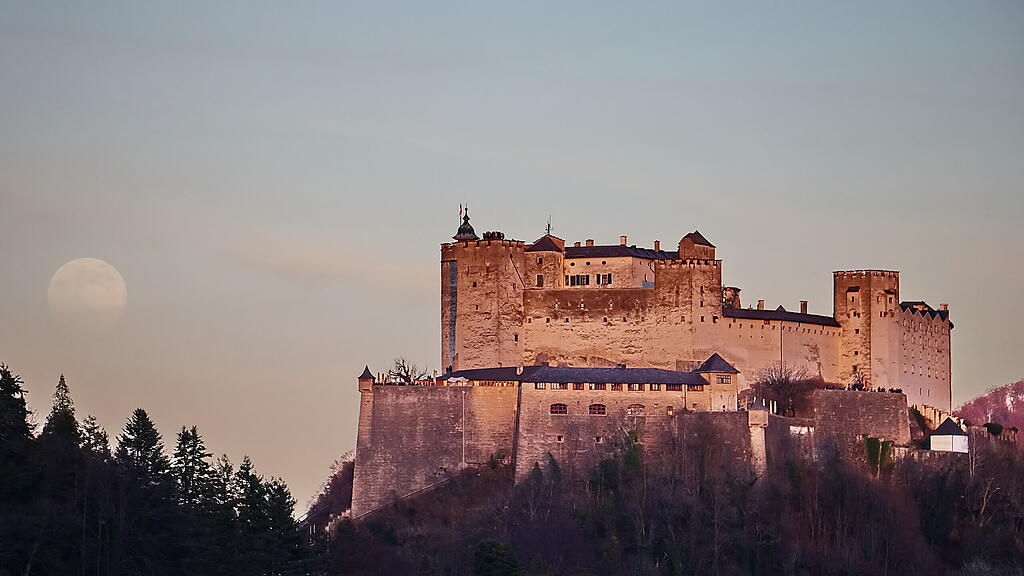 Erster Vollmond 2023 über Salzburg