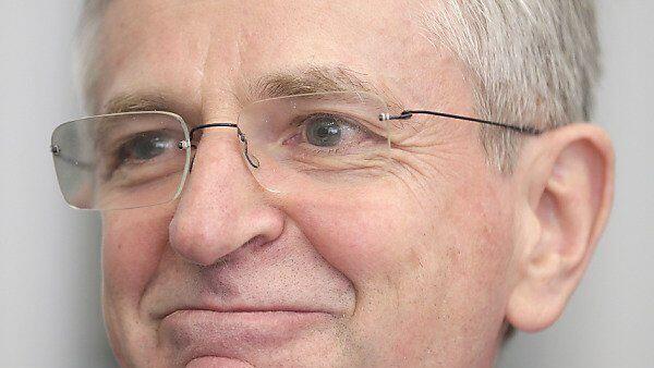EIB-Vizepräsident Wilhelm Molterer ist zufrieden