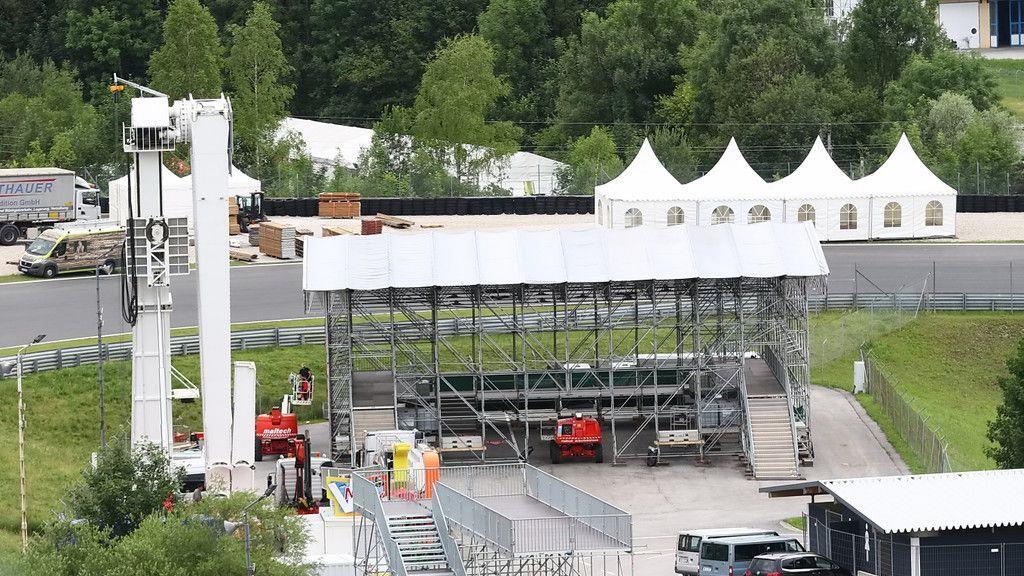 Erste Aufbauarbeiten am Electric Love 2017