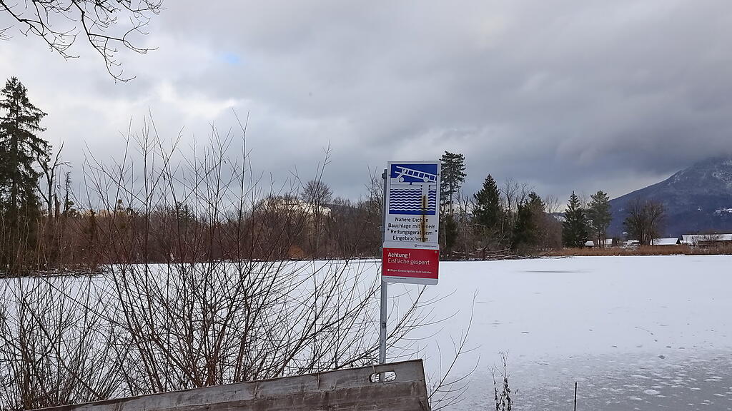Leopoldskroner Weiher, eisfläche gesperrt,