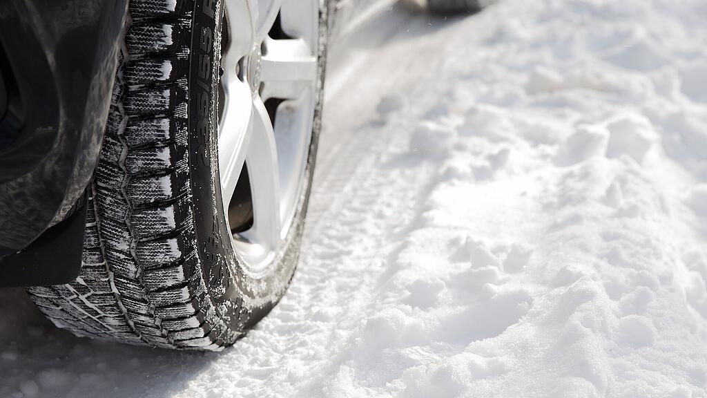 symb_auto symb_reifen symb_autoreifen symb_schnee symb_schneefahrbahn
