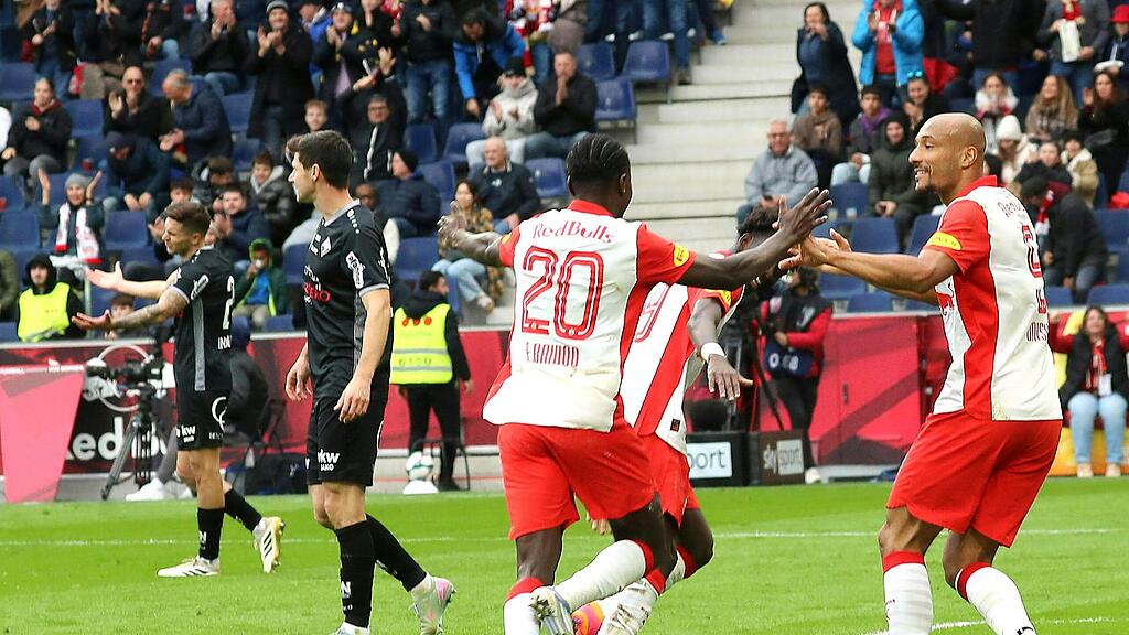 FUSSBALL: ADMIRAL BUNDESLIGA/ 10. RUNDE: RED BULL SALZBURG - SCR ALTACH