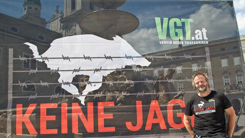 VGT protestiert am Residenzplatz gegen Gatterjagd
