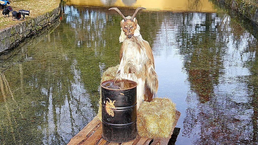 Tag der Krampusse in Hellbrunn