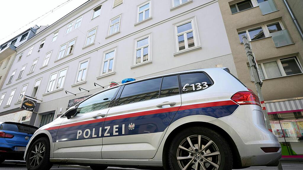 Mann in Stiegenhaus in Wien verblutet