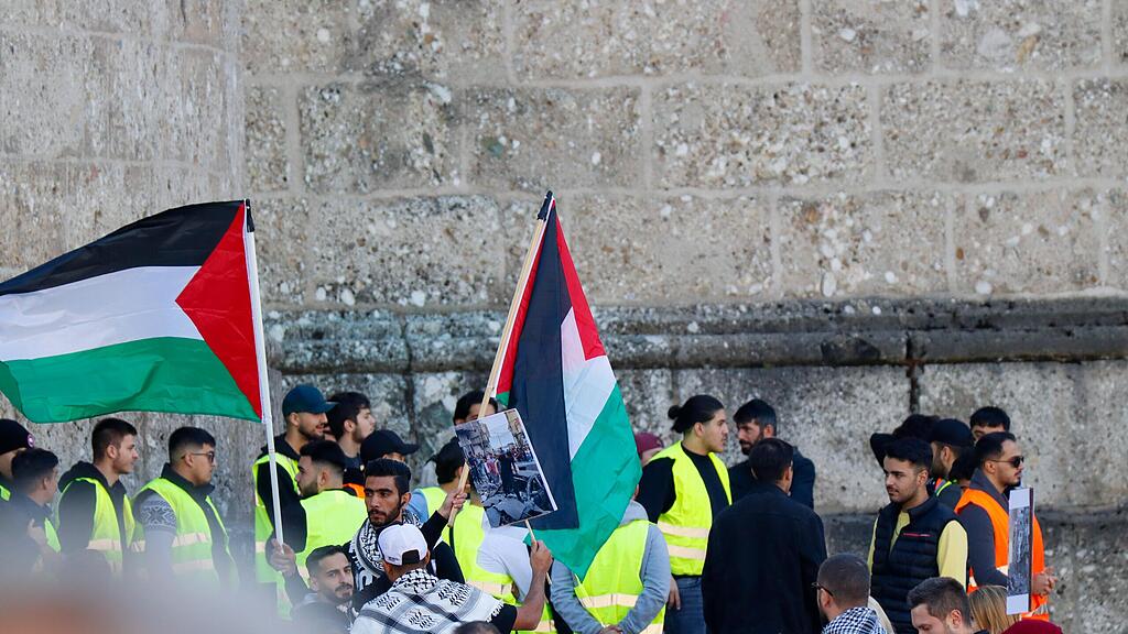 Demo in Salzburg f\u00fcr Bewohner von Gaza