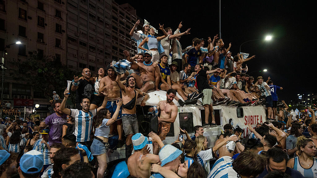 Argentinien ist Fu\u00dfball-Weltmeister: Party in Buenos Aires